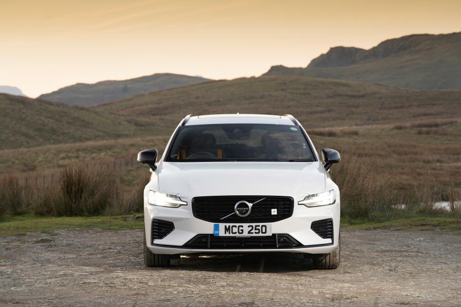  Volvo V60 T8 Polestar Engineered 2019 года  (UK) (фото 21 из 40)